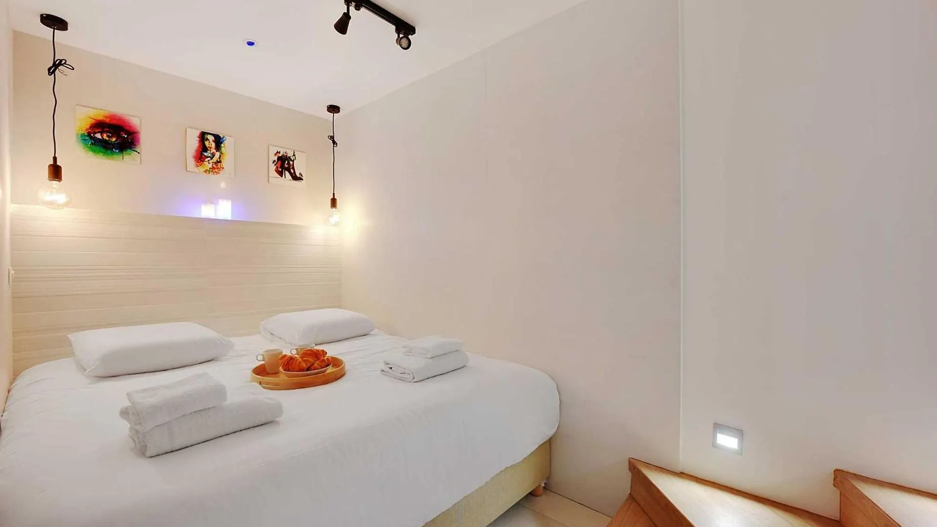 Intimate Apartment With Air Conditioner & Jacuzzi 2Br 6P Montmartre Paris