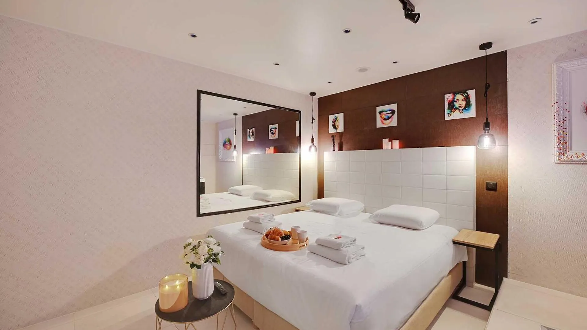 Intimate Apartment With Air Conditioner & Jacuzzi 2Br 6P Montmartre Paris