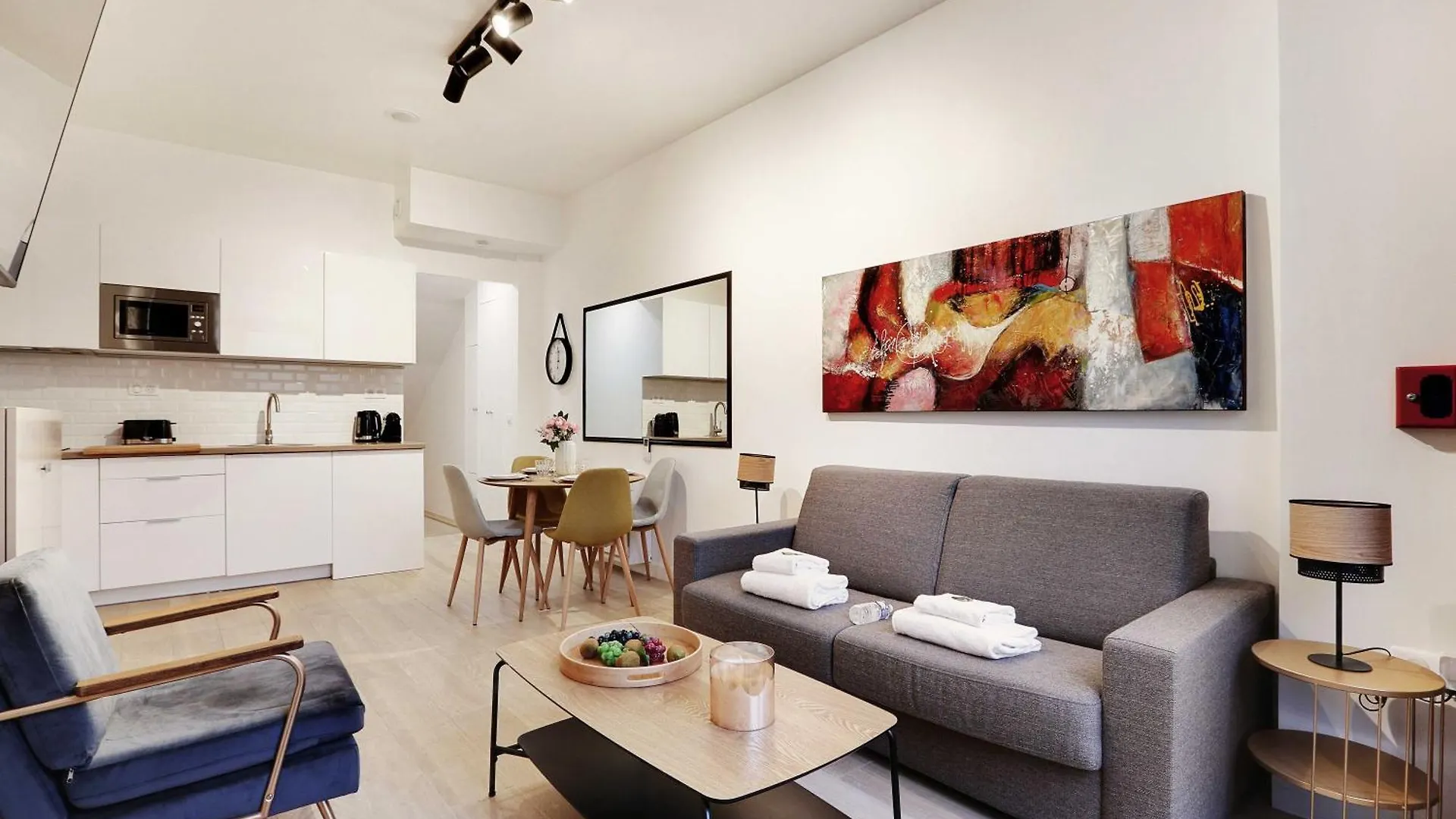 Intimate Apartment With Air Conditioner & Jacuzzi 2Br 6P Montmartre Paris
