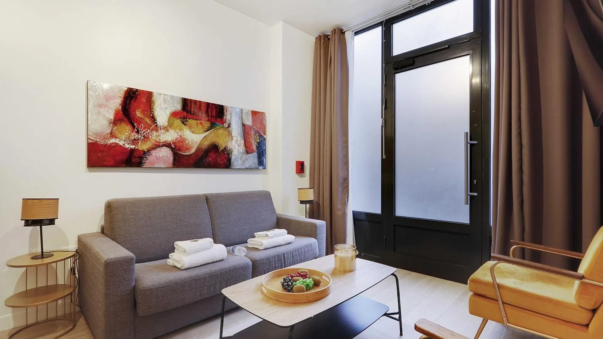 Intimate Apartment With Air Conditioner & Jacuzzi 2Br 6P Montmartre Paris 0*,  França