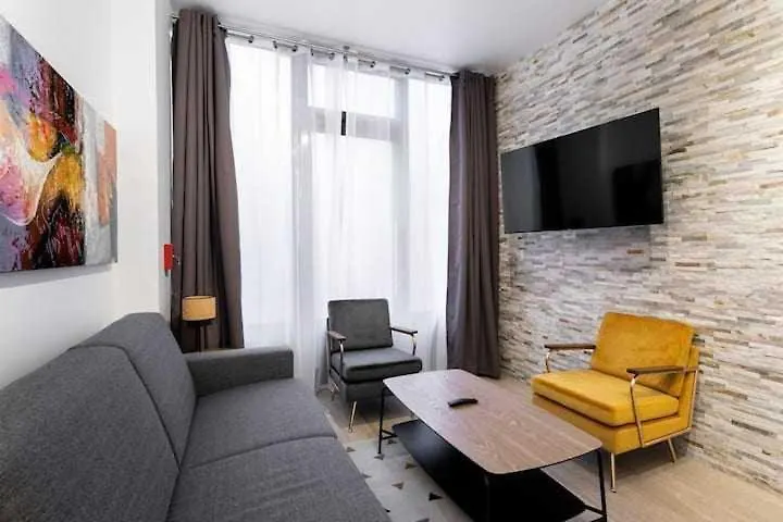 Intimate Apartment With Air Conditioner & Jacuzzi 2Br 6P Montmartre Paris