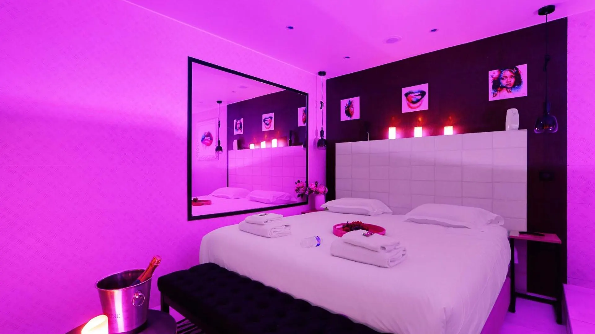 Intimate Apartment With Air Conditioner & Jacuzzi 2Br 6P Montmartre Paris France