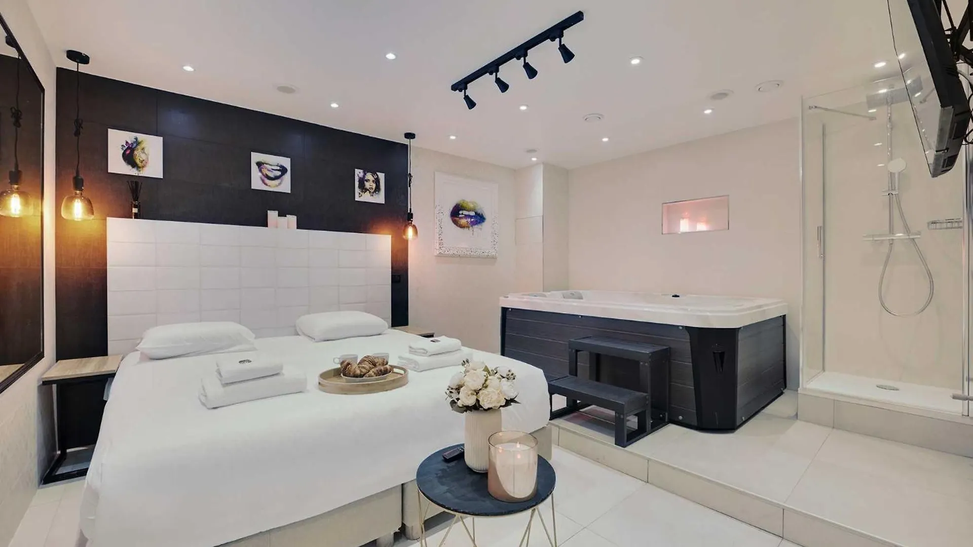 Intimate Apartment With Air Conditioner & Jacuzzi 2Br 6P Montmartre Paris 0*,