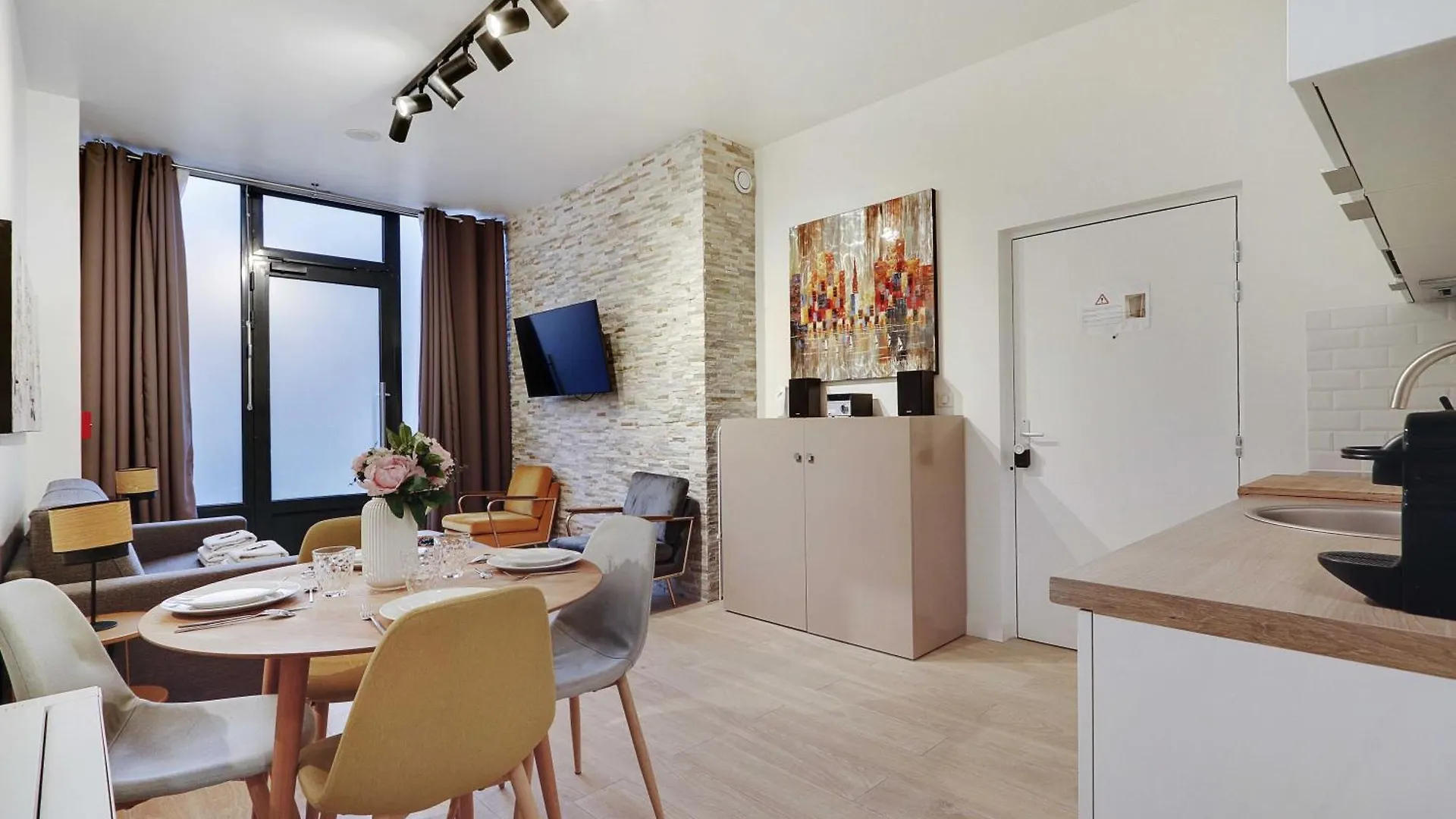 Intimate Apartment With Air Conditioner & Jacuzzi 2Br 6P Montmartre Paris 0*,  France
