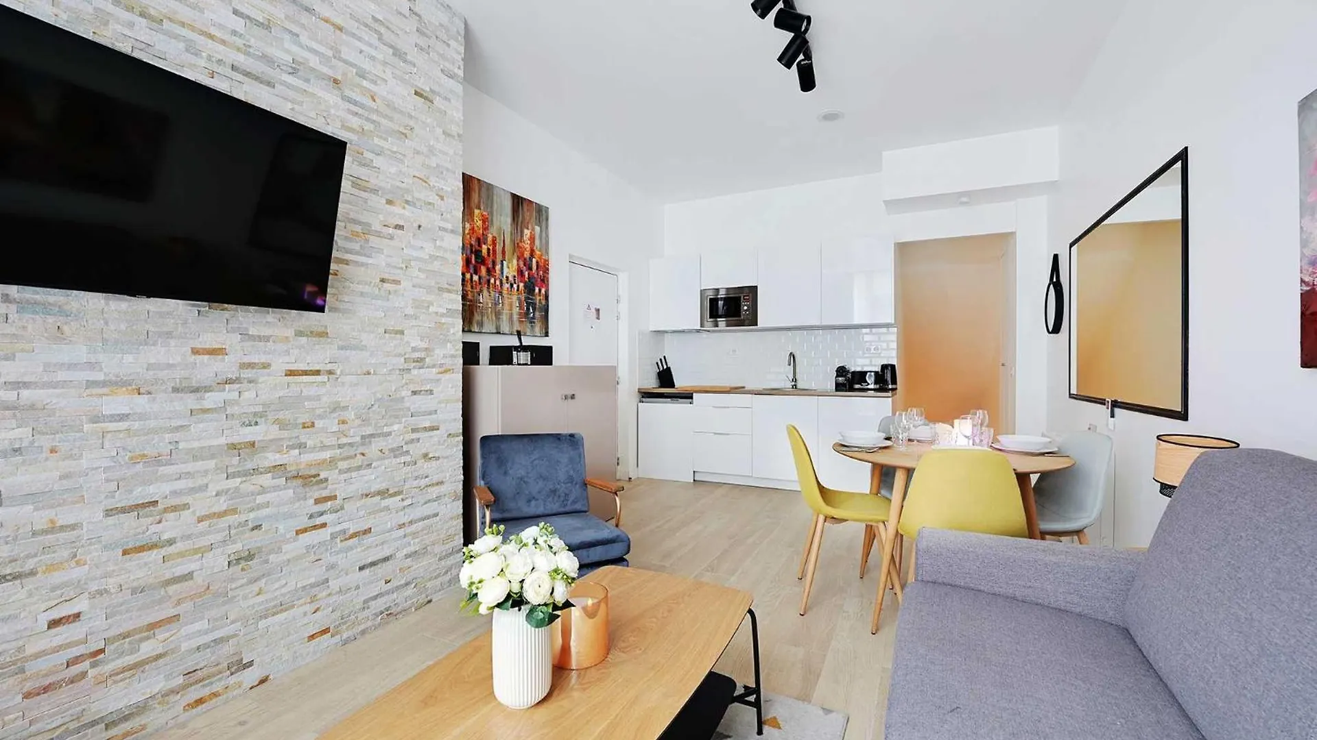 Intimate Apartment With Air Conditioner & Jacuzzi 2Br 6P Montmartre Paris